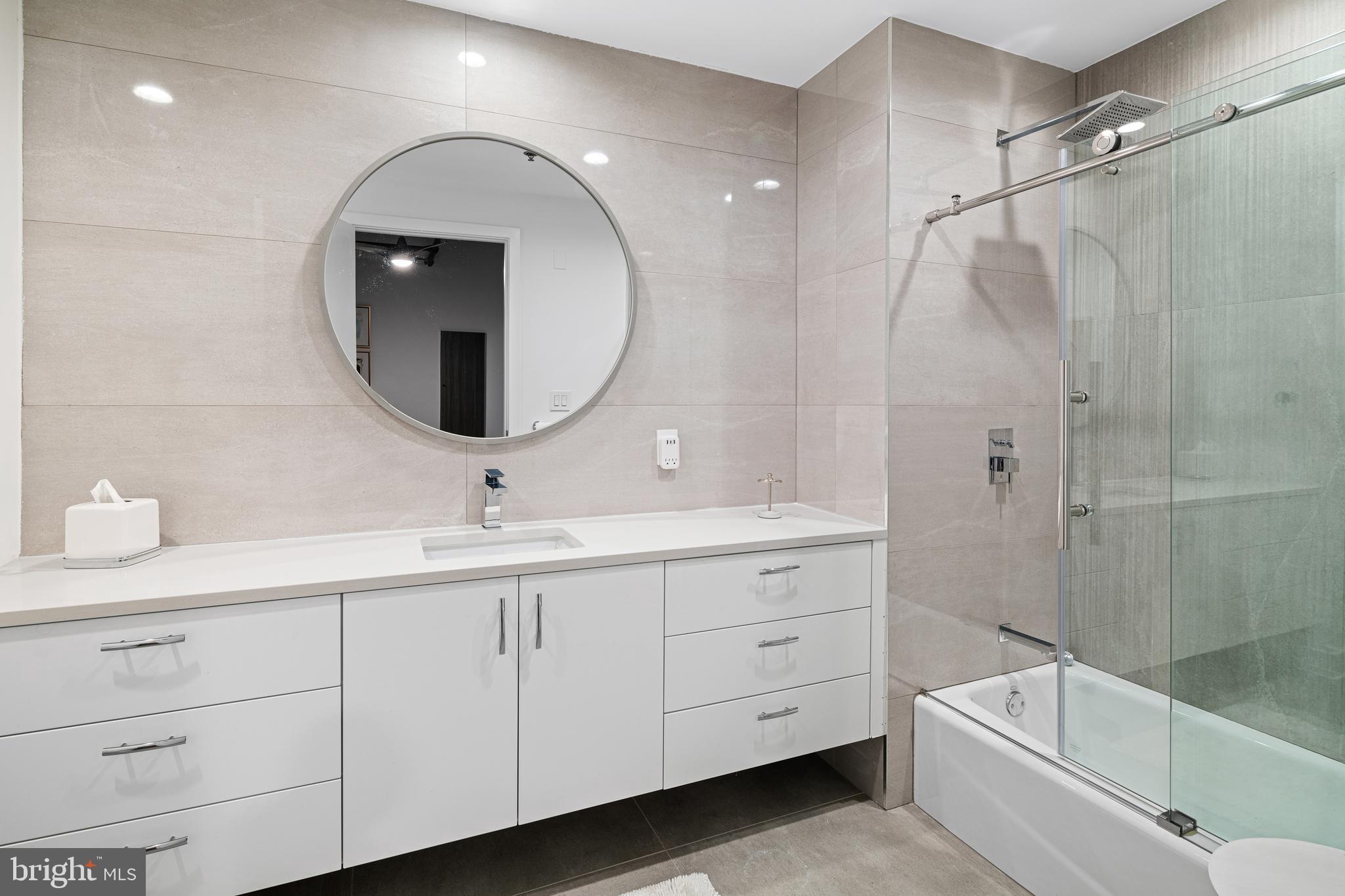 AVENUE OF THE ARTS - Residential