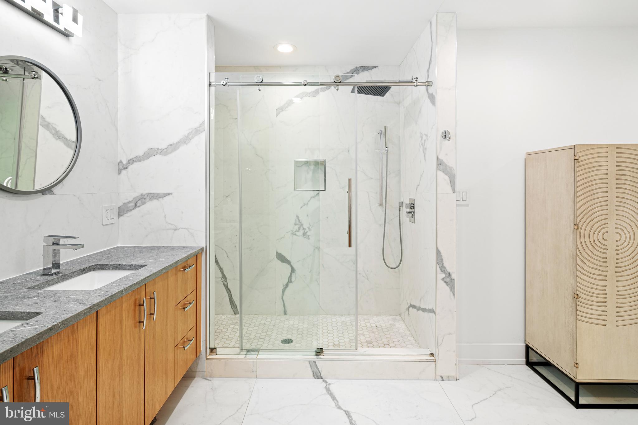 AVENUE OF THE ARTS - Residential