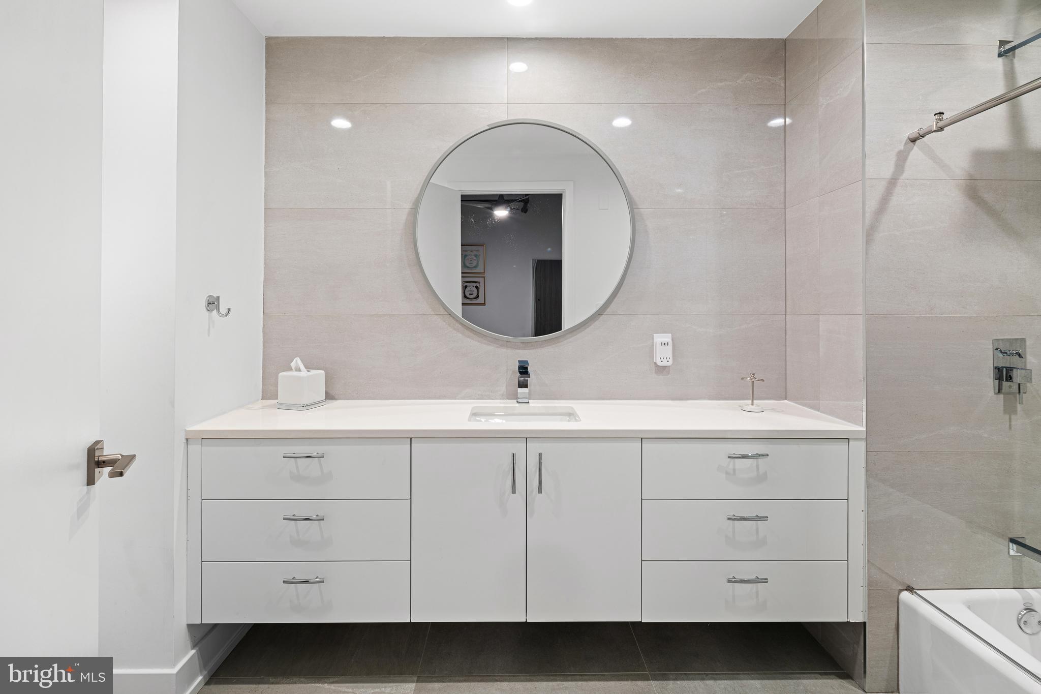 AVENUE OF THE ARTS - Residential