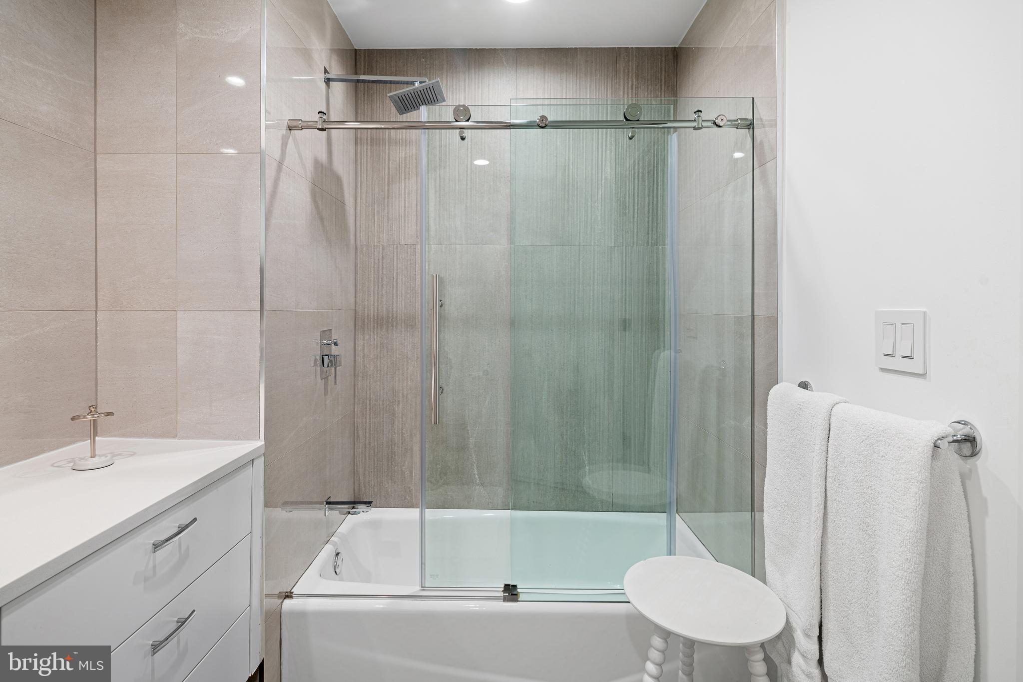 AVENUE OF THE ARTS - Residential