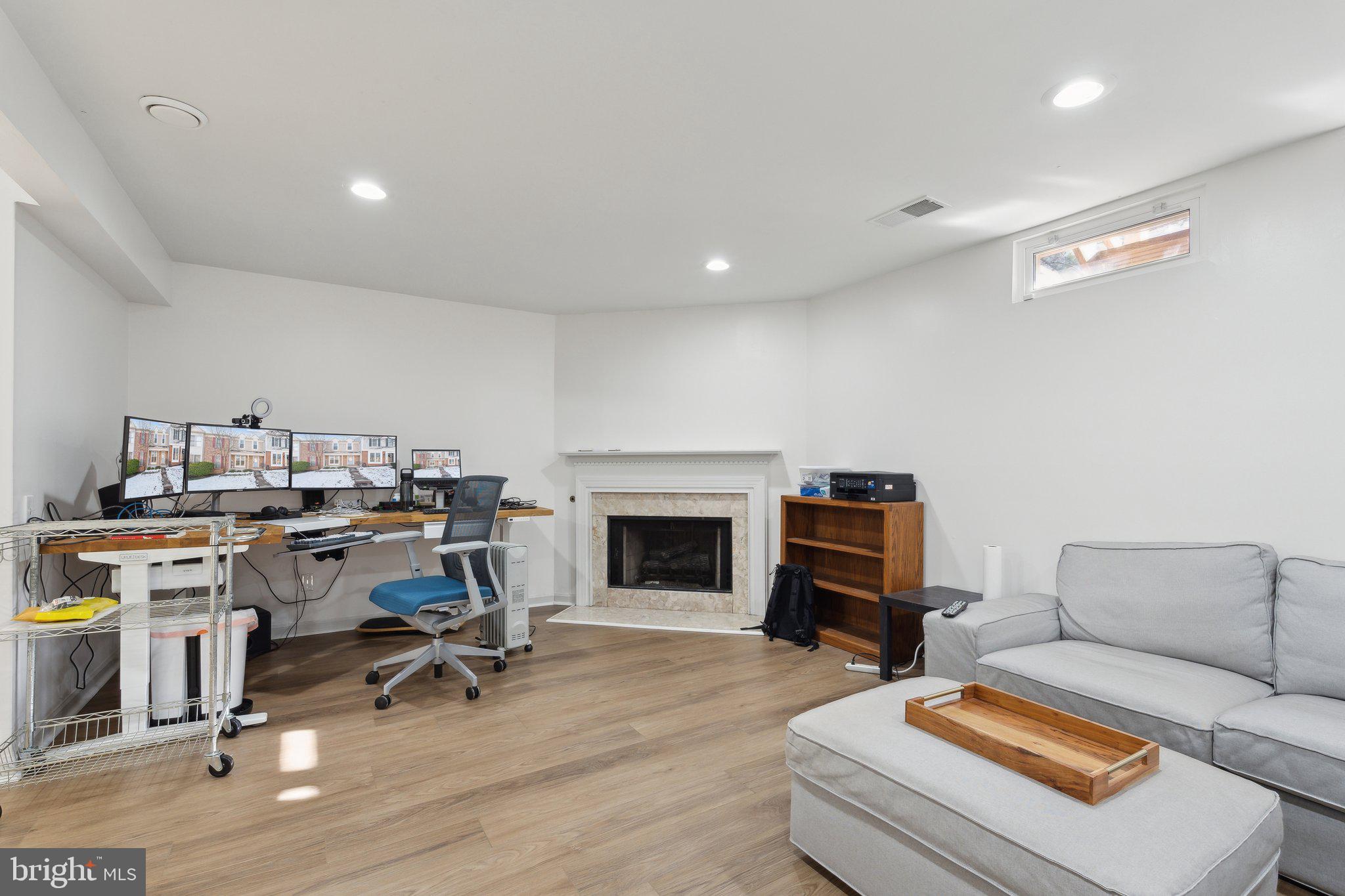 ASHBURN FARM - Residential Lease