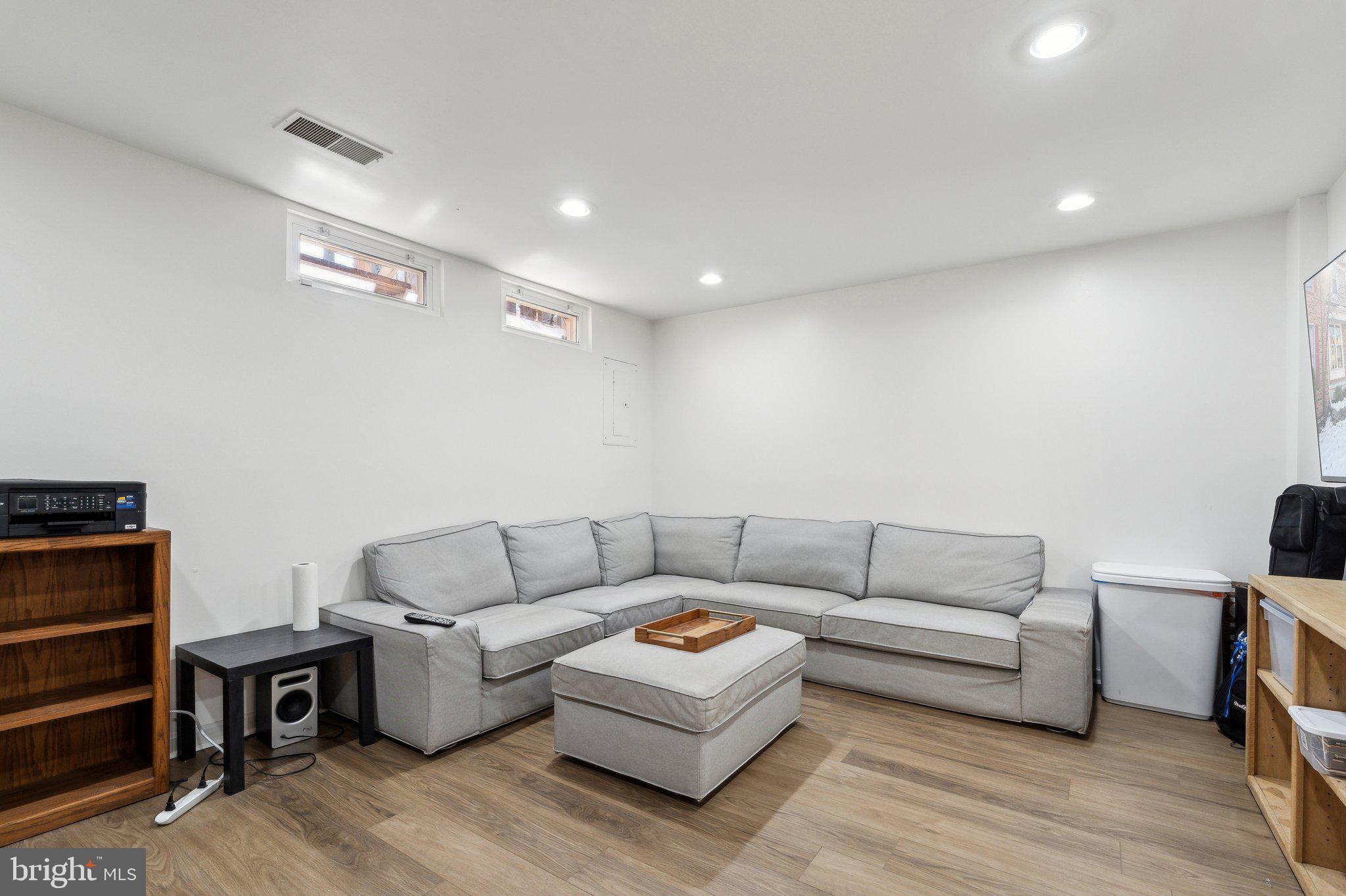 ASHBURN FARM - Residential Lease