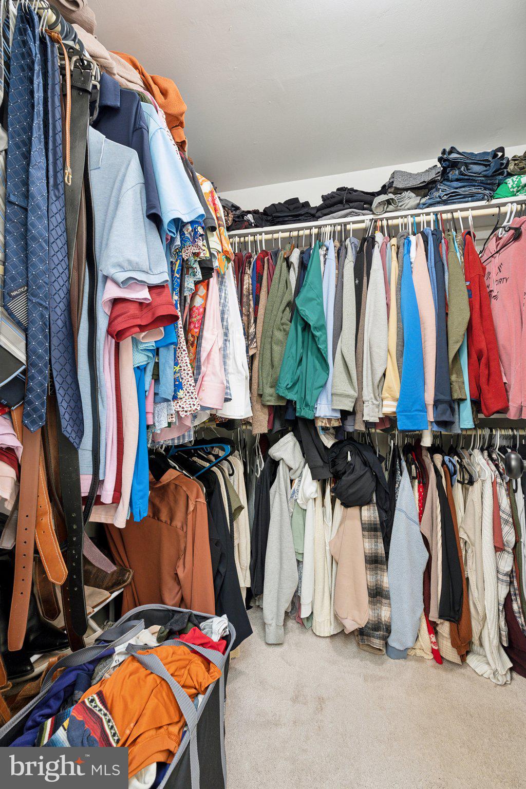 ASHBURN FARM - Residential Lease