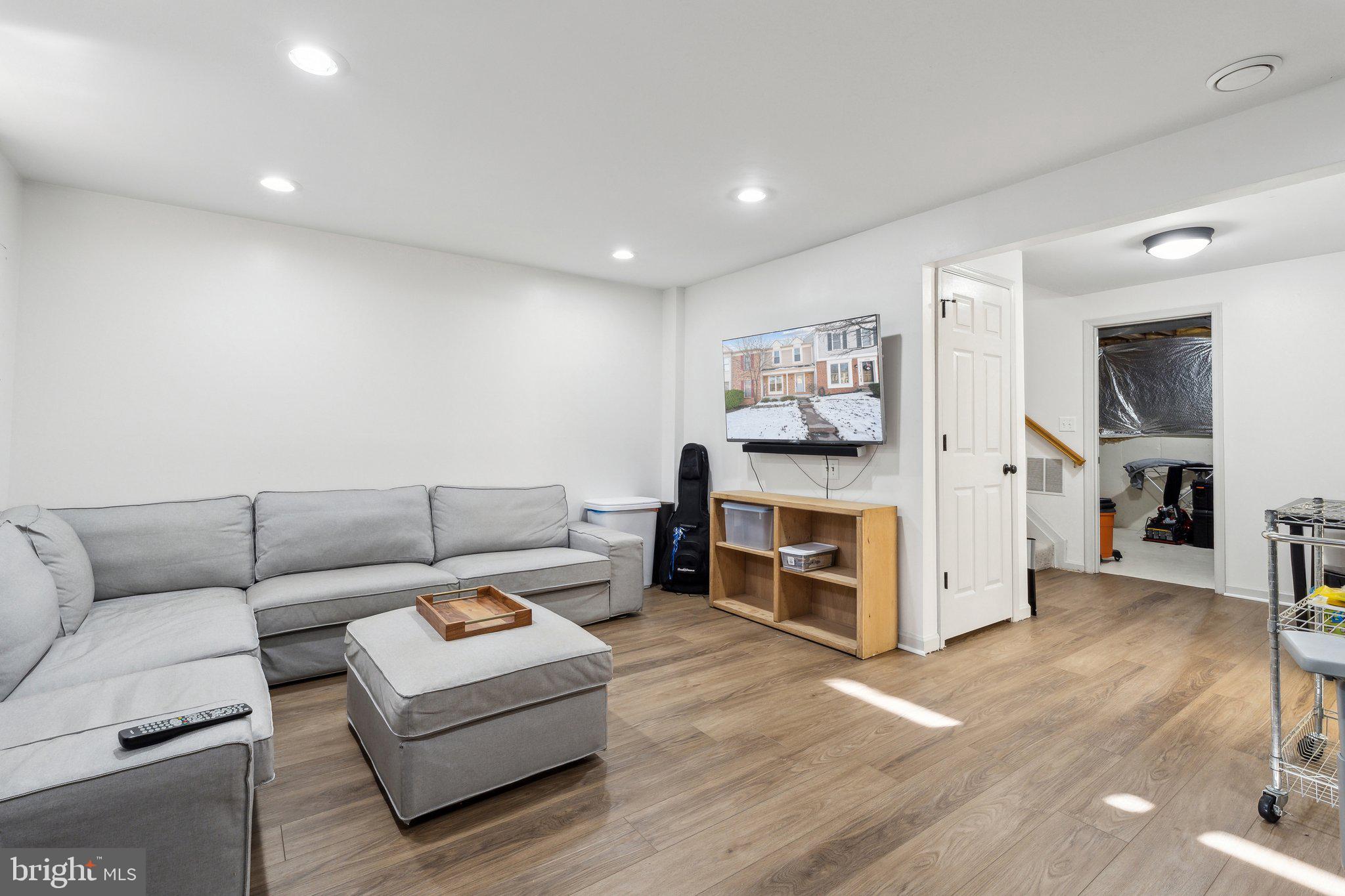 ASHBURN FARM - Residential Lease