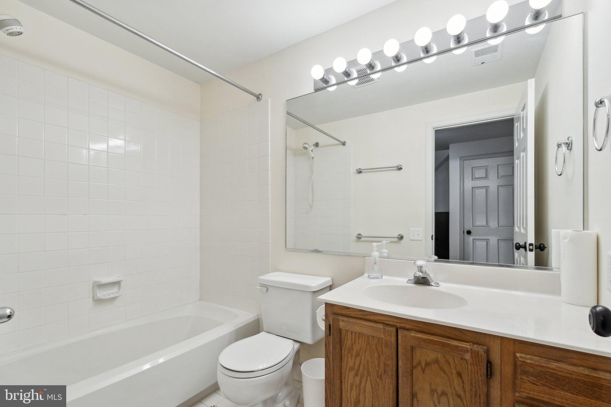 ASHBURN FARM - Residential Lease