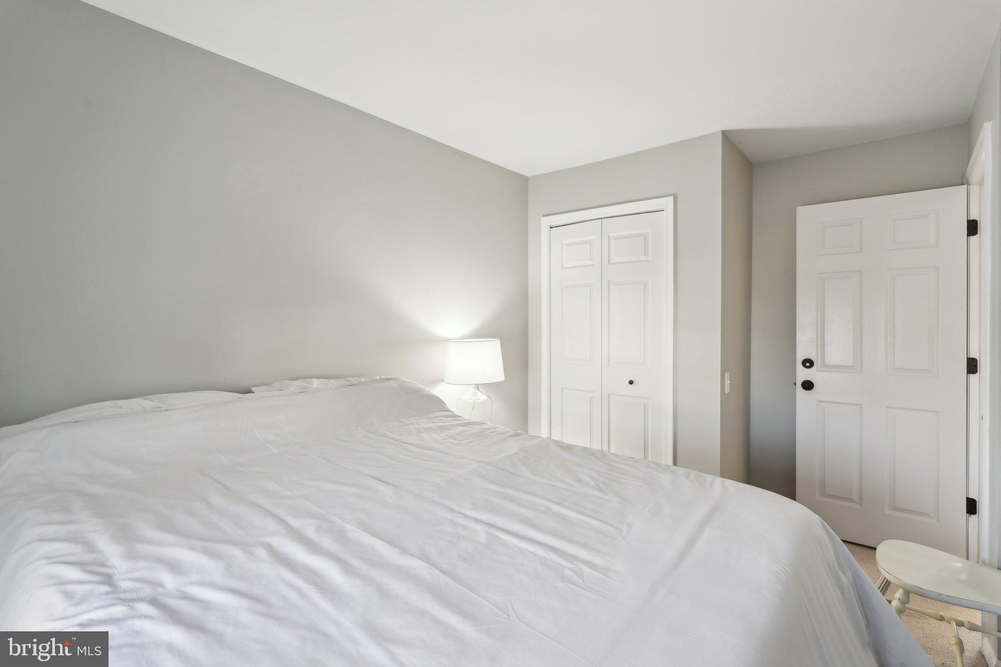 ASHBURN FARM - Residential Lease