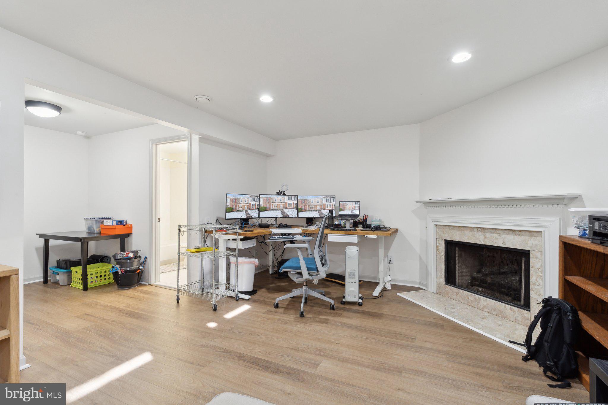 ASHBURN FARM - Residential Lease