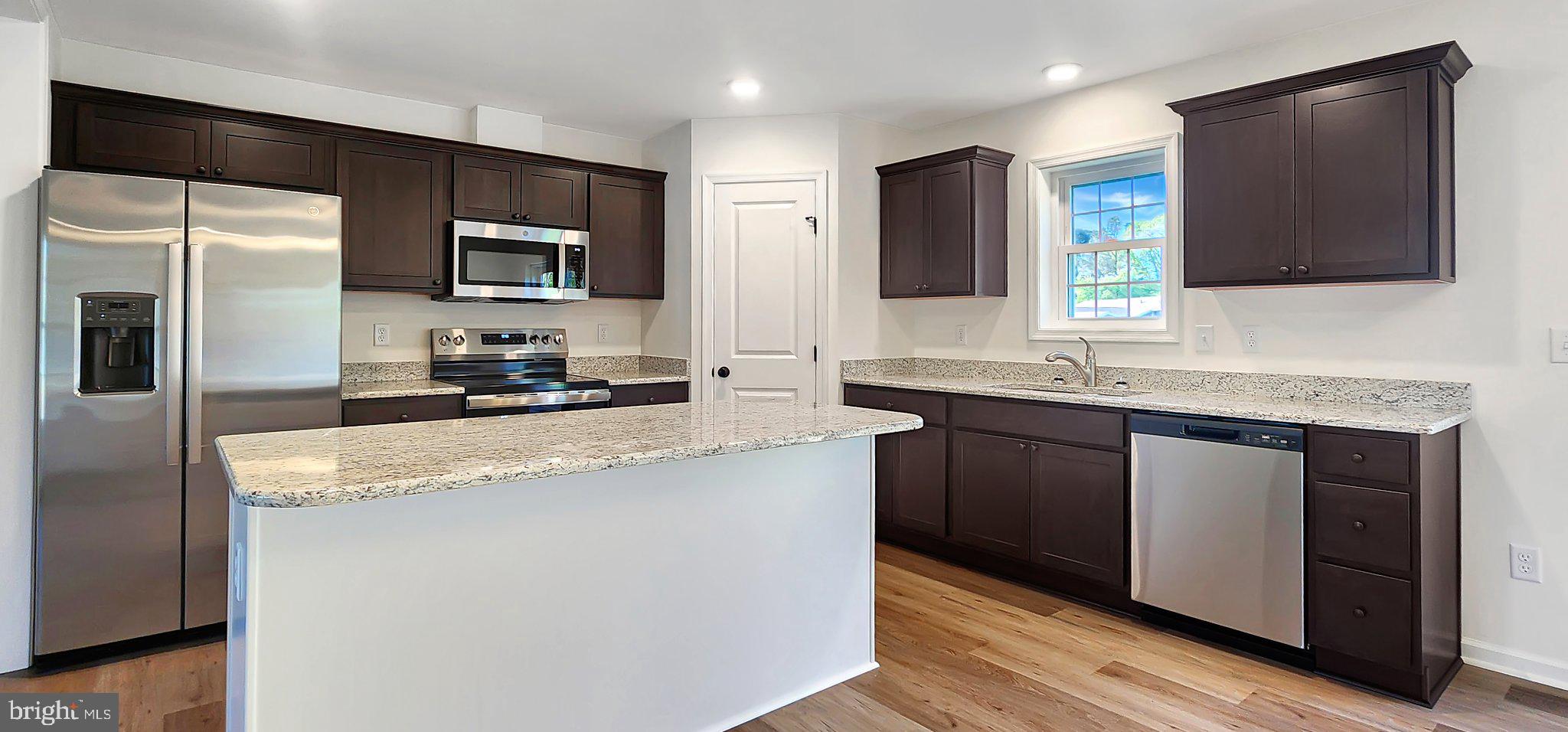CAPTAIN'S COVE - Residential