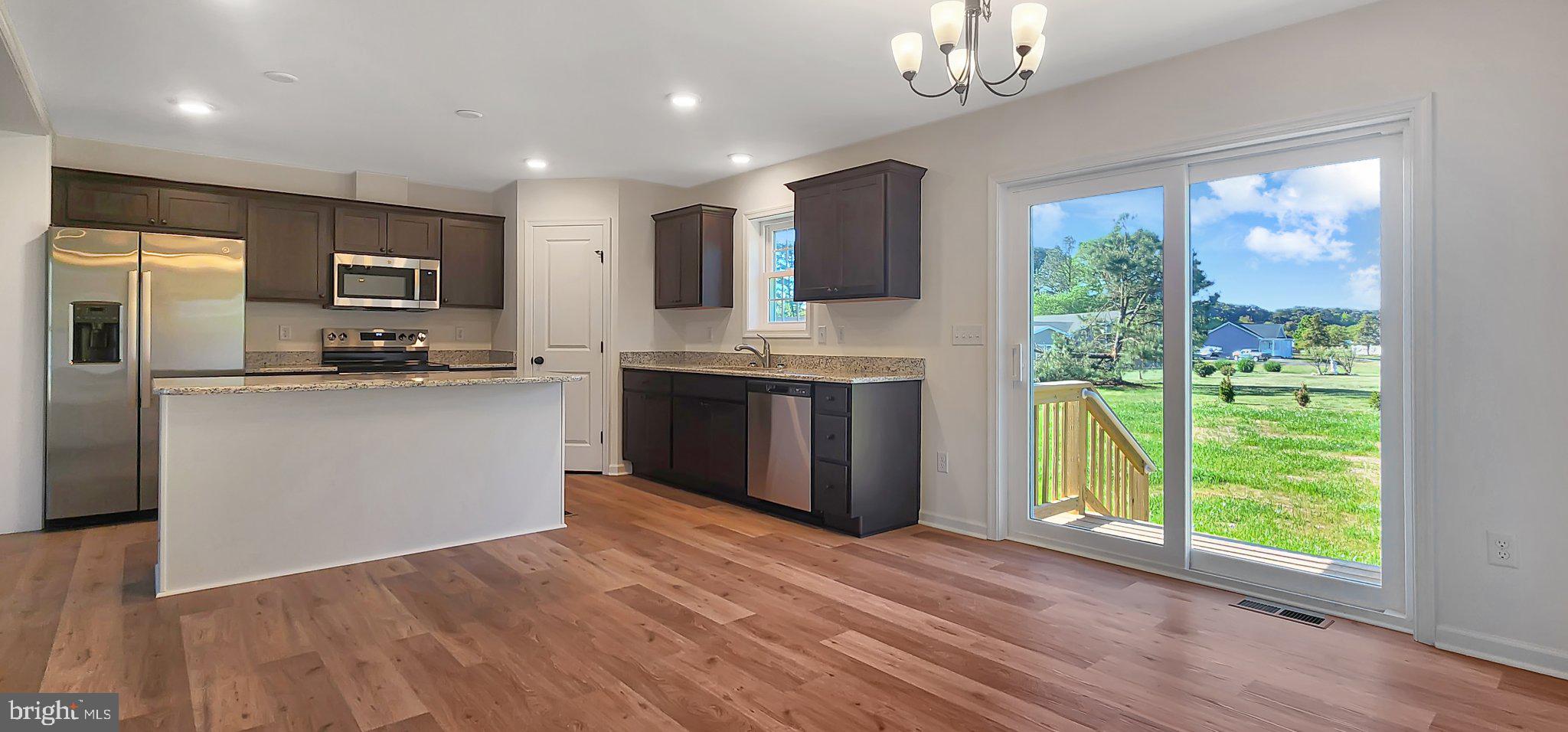 CAPTAIN'S COVE - Residential