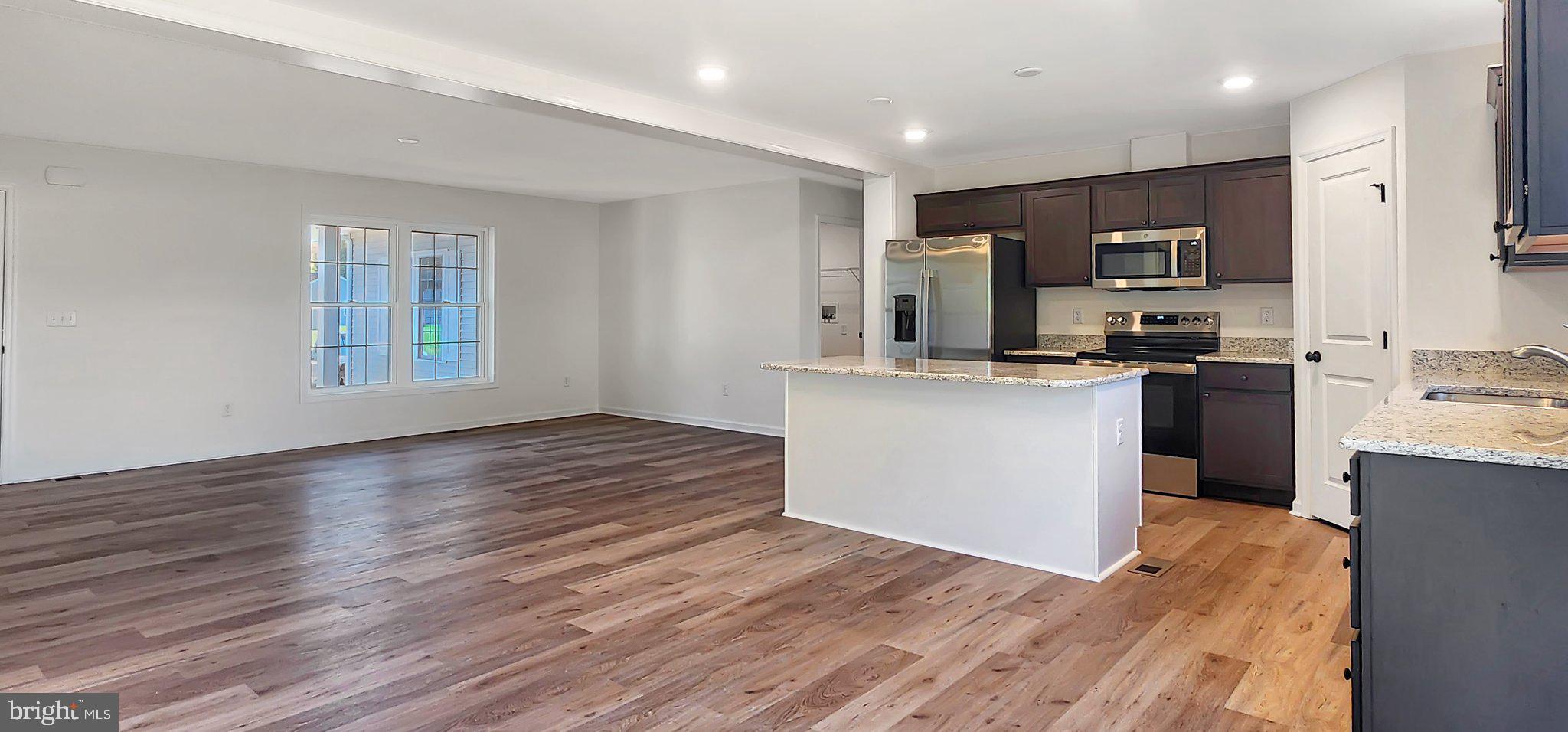 CAPTAIN'S COVE - Residential