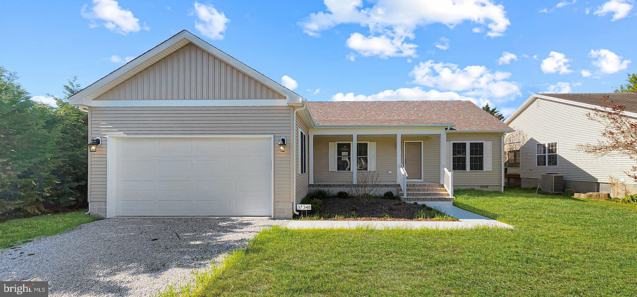 CAPTAIN'S COVE - Residential
