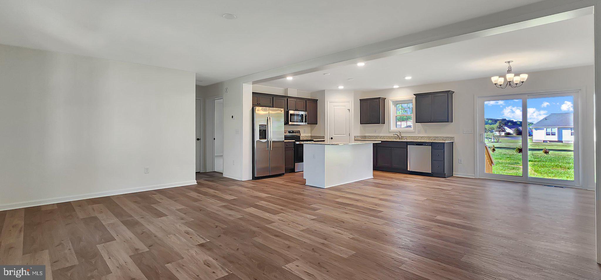 CAPTAIN'S COVE - Residential