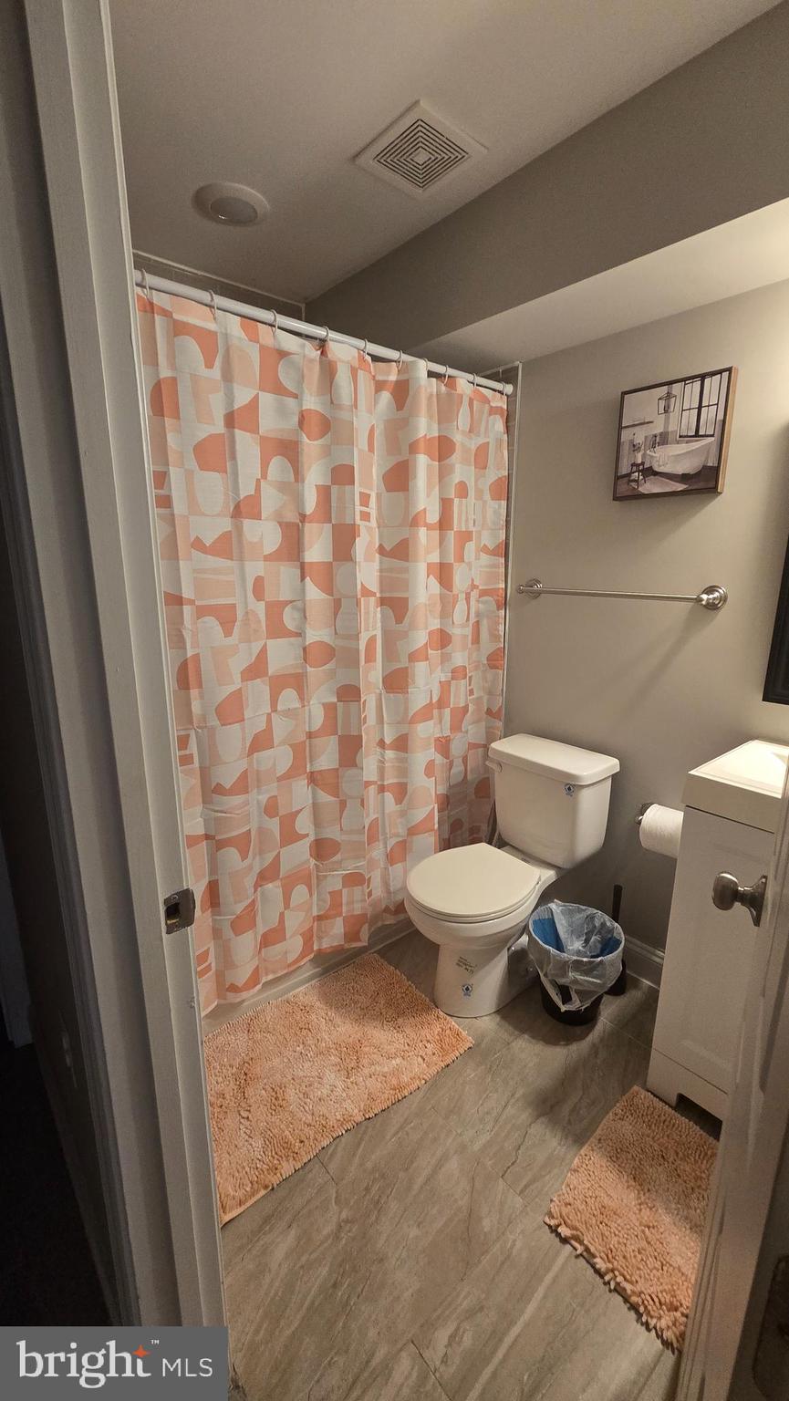 HOLLINS MARKET - Residential Lease