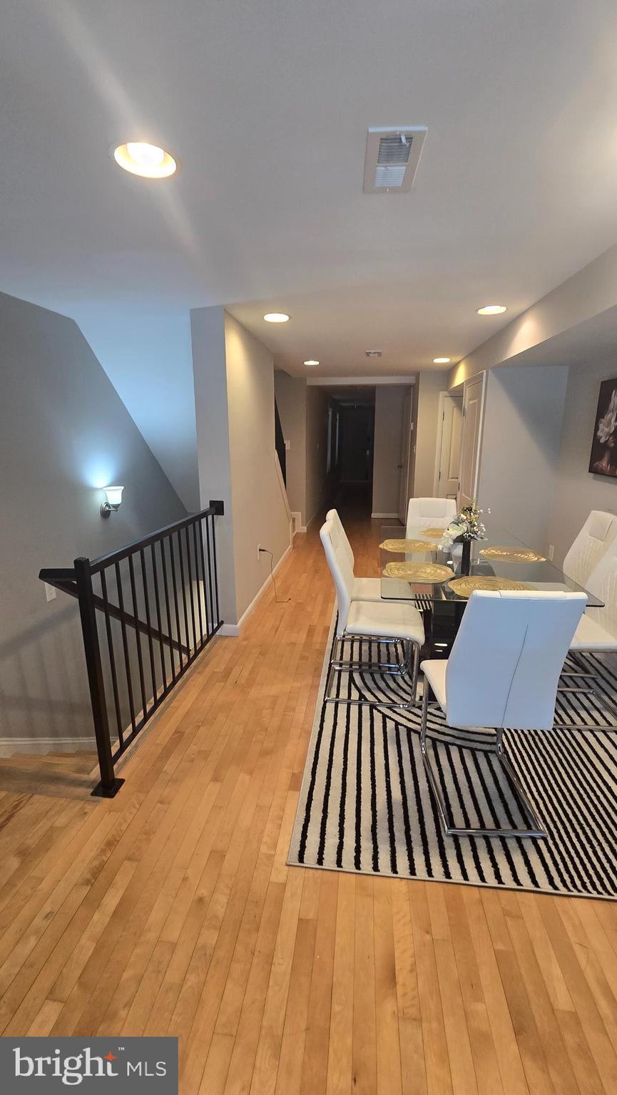 HOLLINS MARKET - Residential Lease