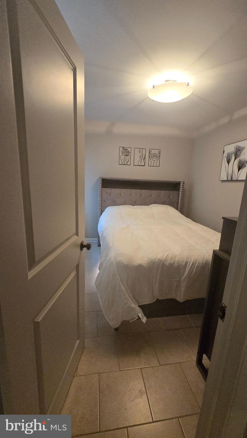 HOLLINS MARKET - Residential Lease