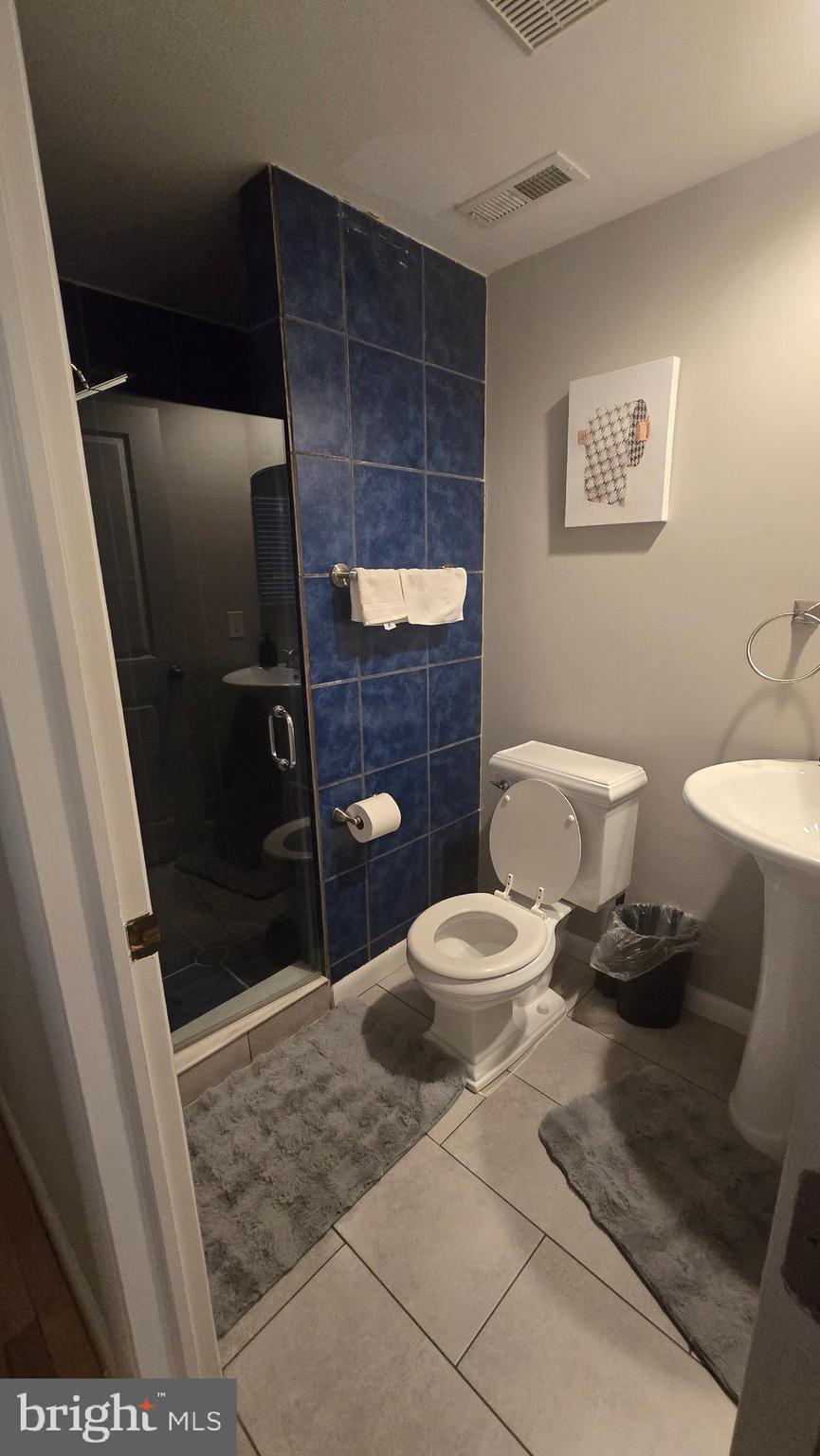 HOLLINS MARKET - Residential Lease