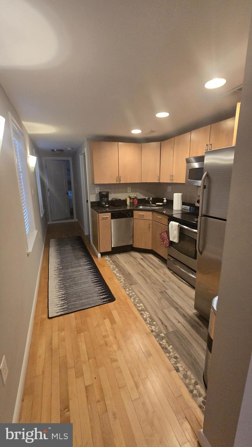 HOLLINS MARKET - Residential Lease