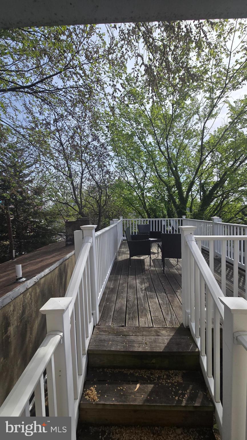 HOLLINS MARKET - Residential Lease