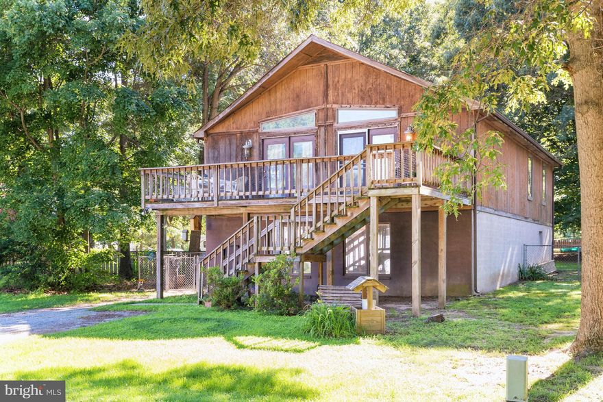 Spacious home with plenty of extra rooms. Walk in to the bright and open living room connected to the kitchen and the dining area. Master bedroom  located on the first floor. Finished rec room, big office, work out room, full bathroom and a laundry room with plenty of storage on the lower level. Huge deck and leveled back yard are perfect for entertaining. Well maintained. HOME WARRANTY INCLUDED.