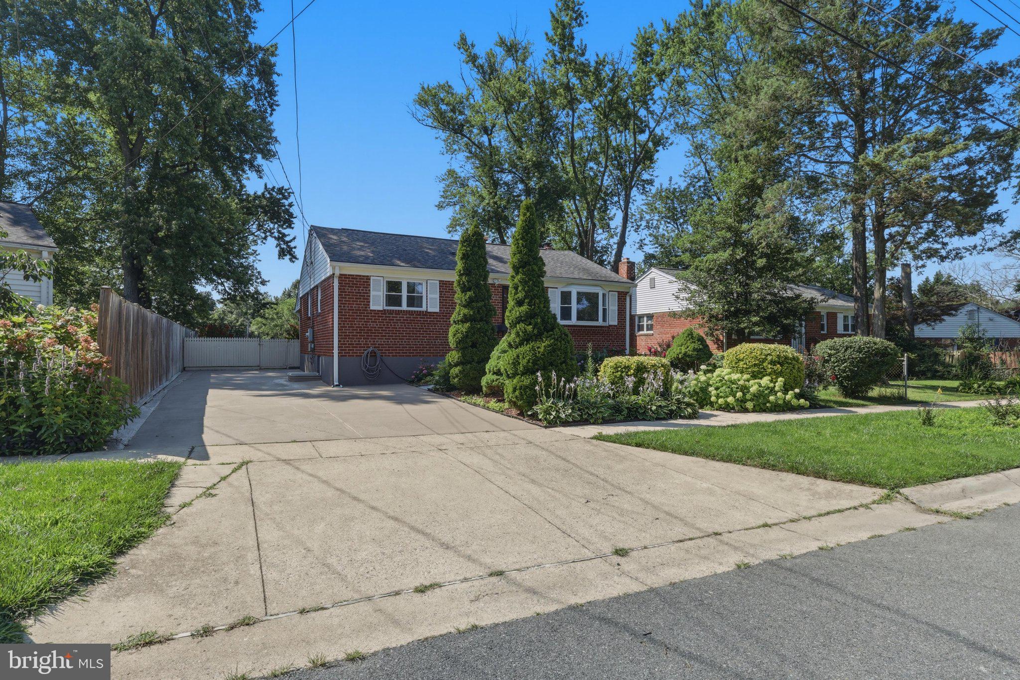 13105 HALLET COURT