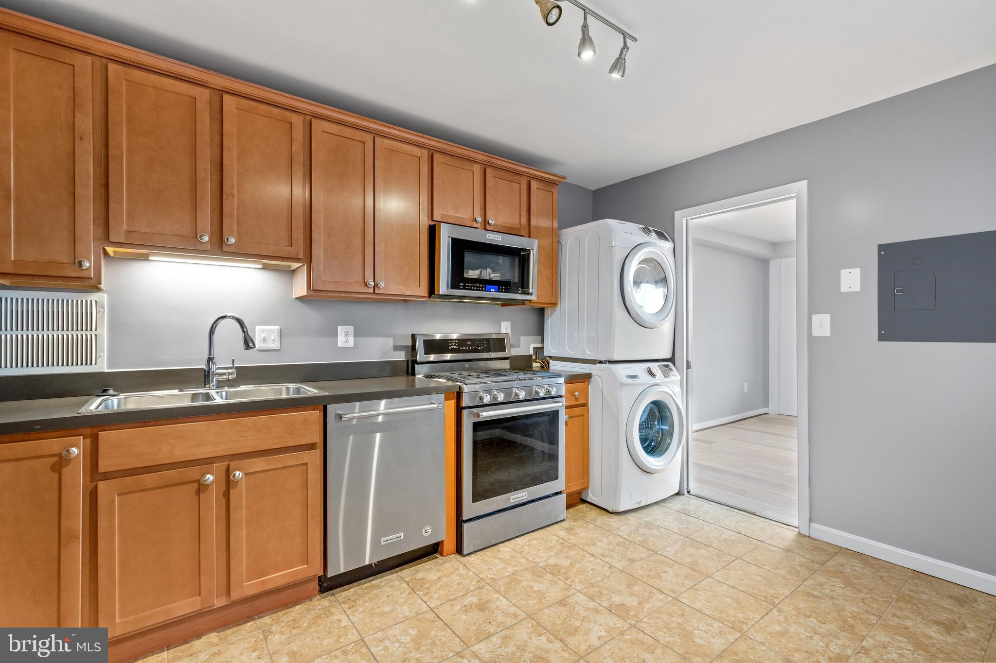 SKYLINE PLAZA - Residential Lease