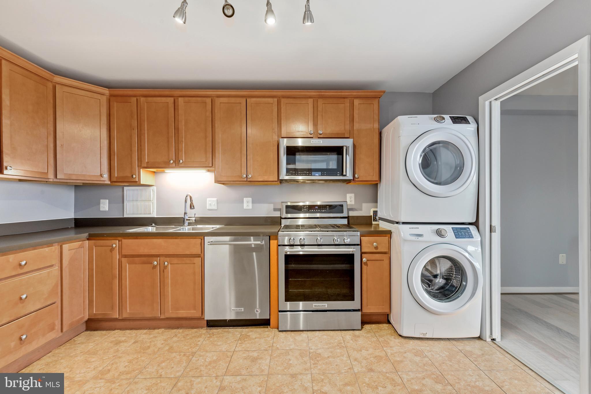 SKYLINE PLAZA - Residential Lease