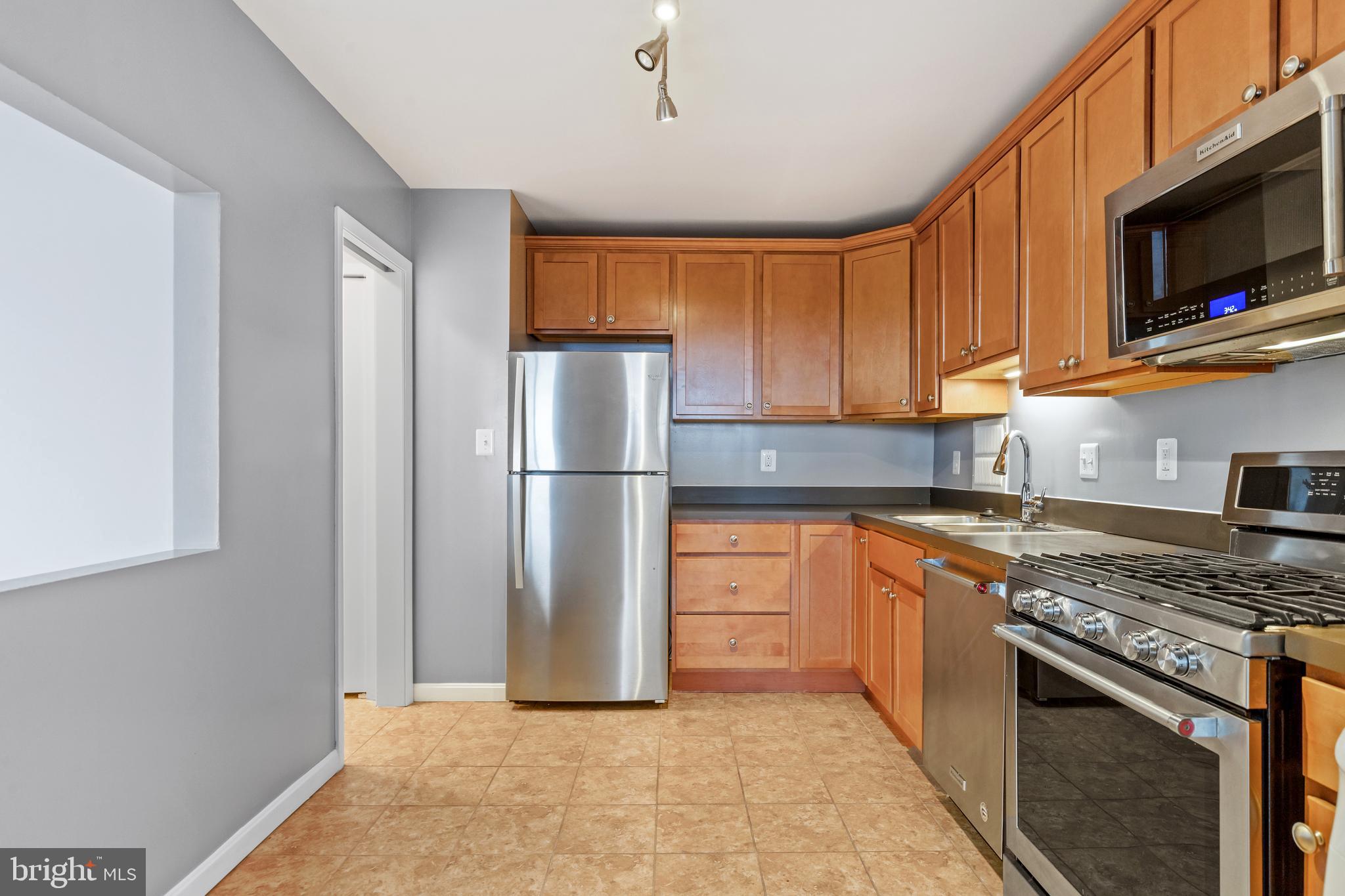 SKYLINE PLAZA - Residential Lease