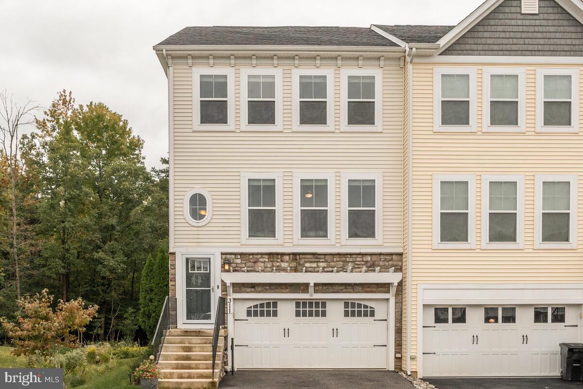 TANYARD COVE NORTH - Residential Lease