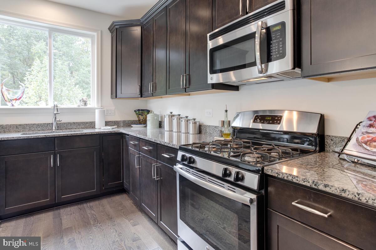 TANYARD COVE NORTH - Residential Lease