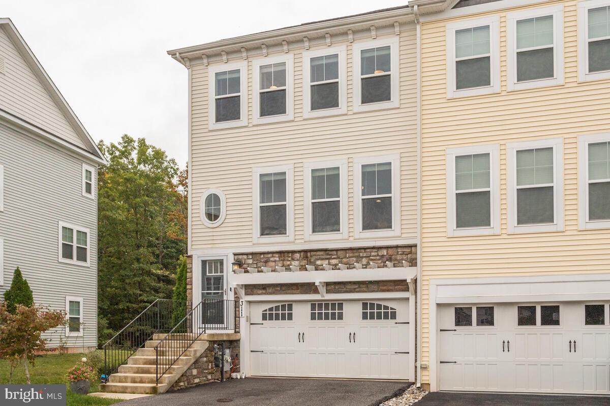 TANYARD COVE NORTH - Residential Lease