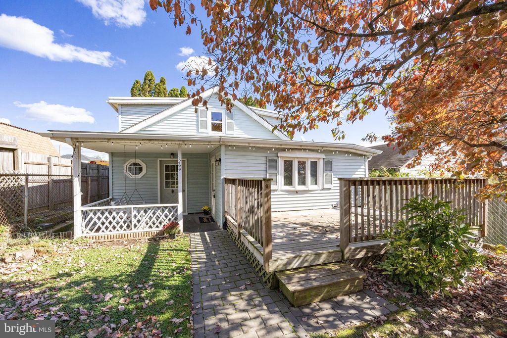 Photo of 264 Roberts Avenue, CONSHOHOCKEN, PA 19428 (MLS # PAMC2159578)