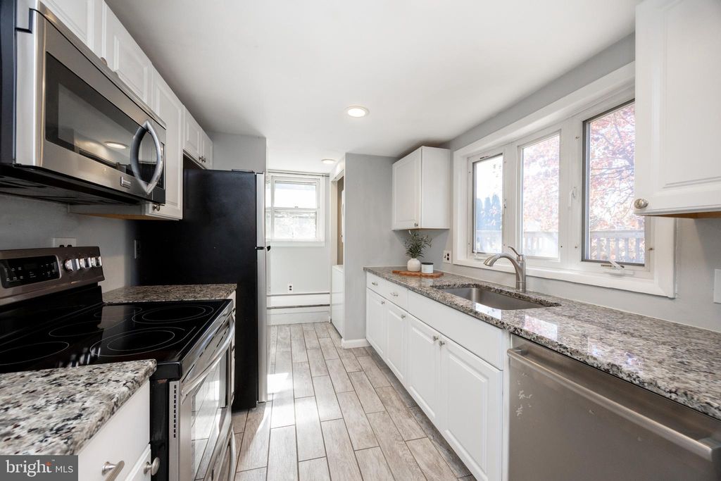 Photo of 264 Roberts Avenue, CONSHOHOCKEN, PA 19428 (MLS # PAMC2159578)