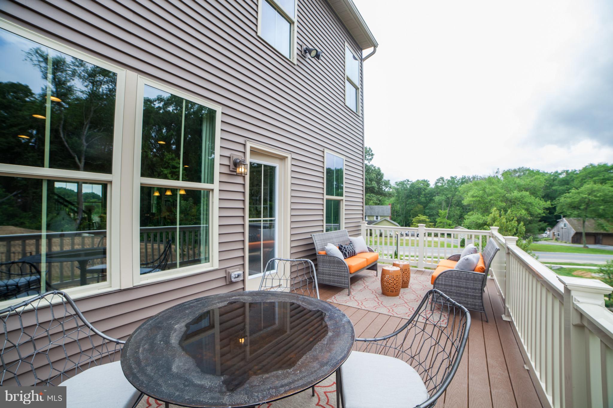 PONDVIEW - Residential