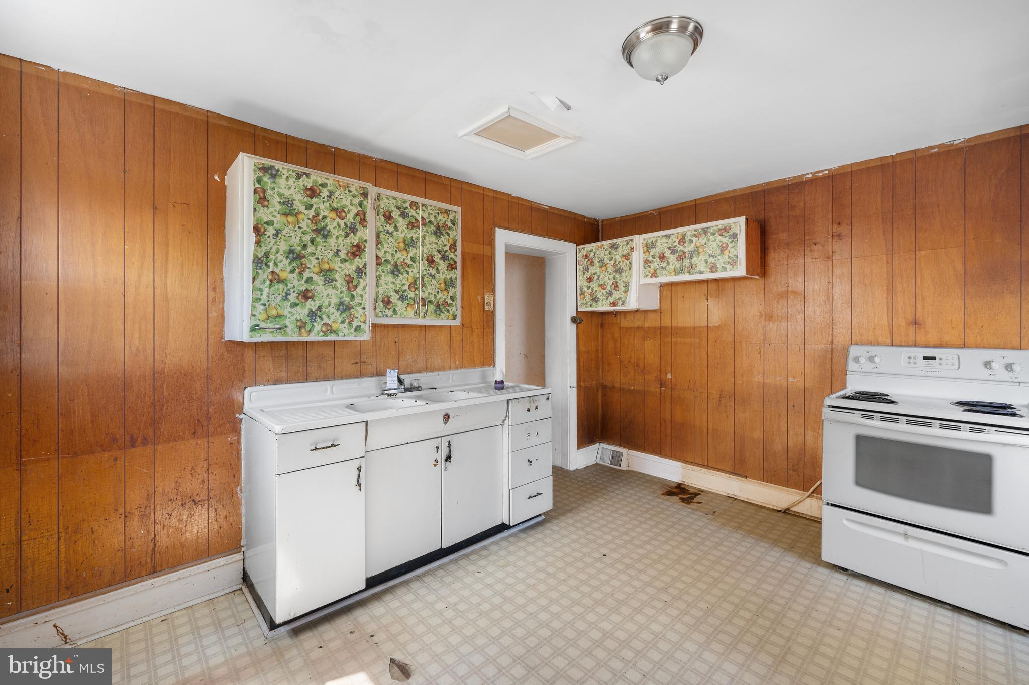 CLIFTON HEIGHTS - Residential