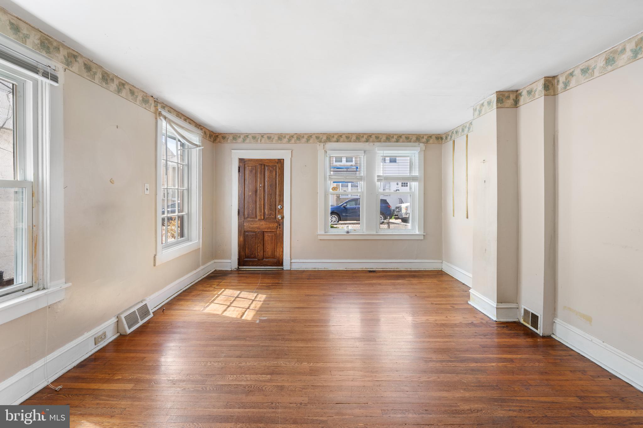 CLIFTON HEIGHTS - Residential