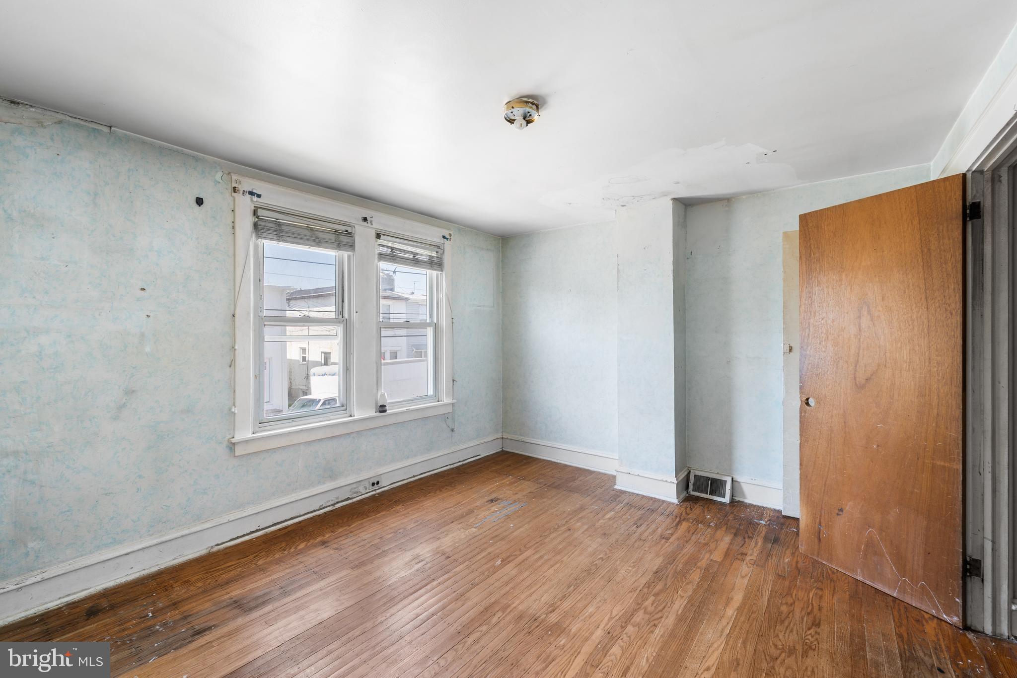 CLIFTON HEIGHTS - Residential