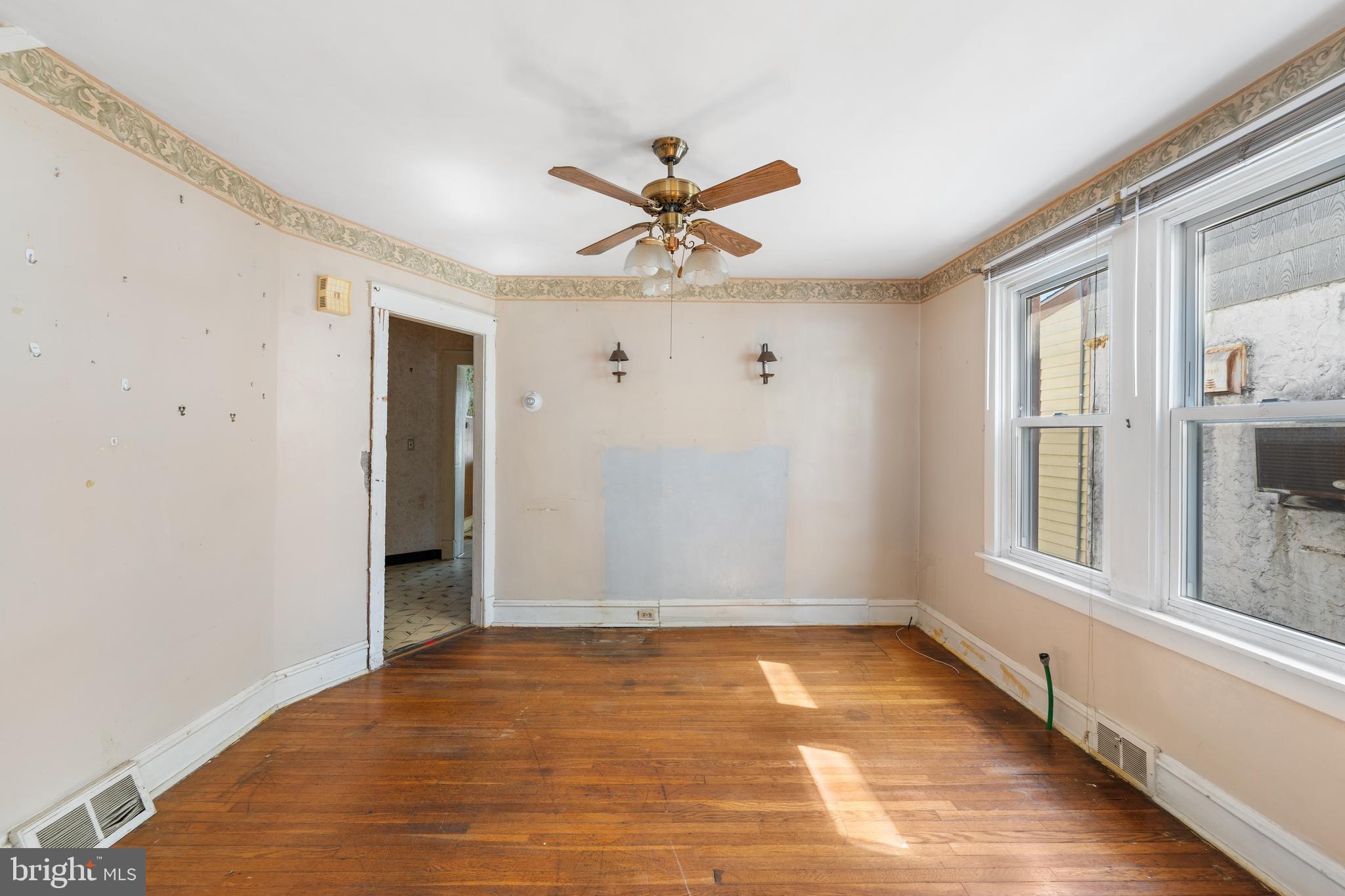 CLIFTON HEIGHTS - Residential