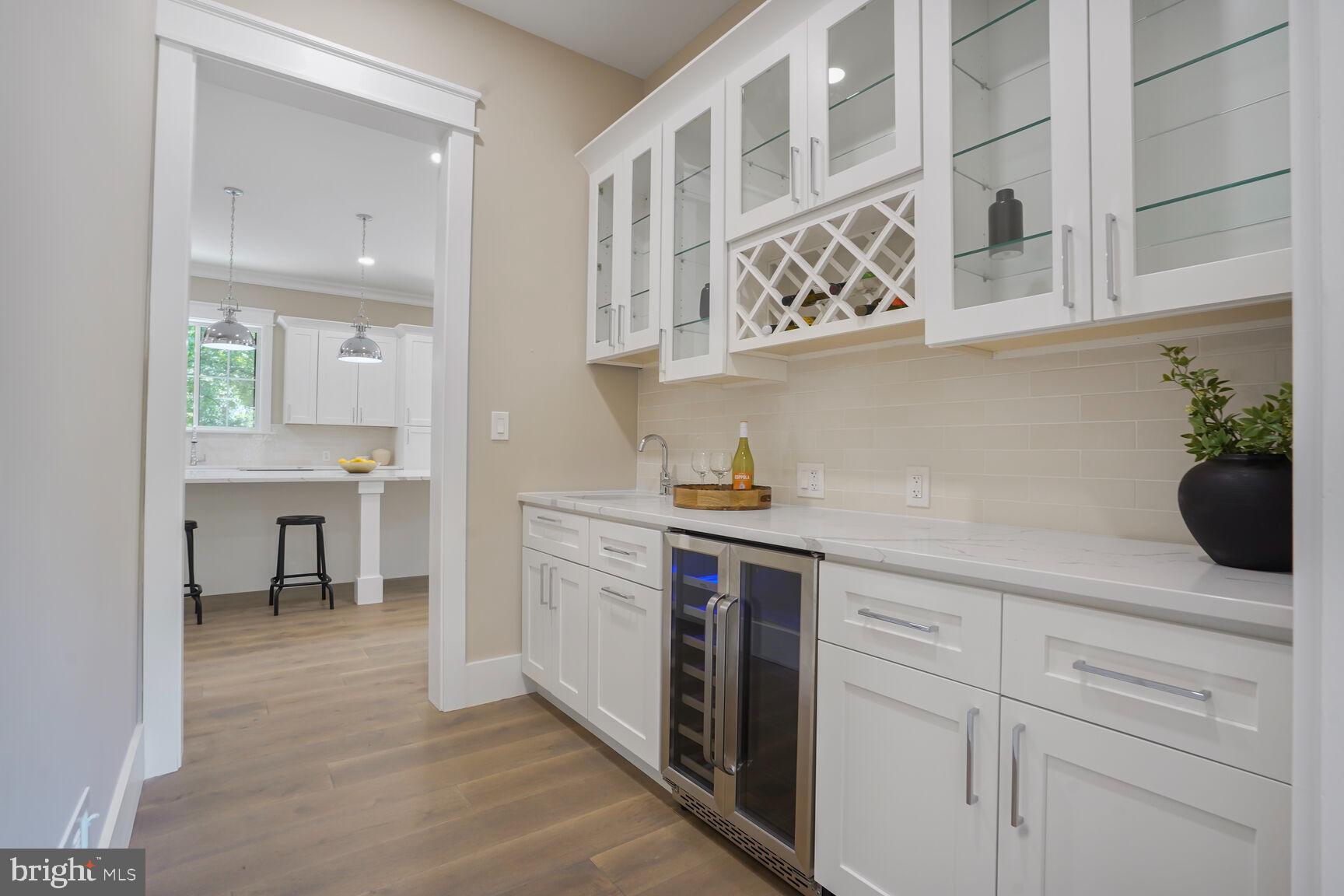 VIENNA WOODS - Residential