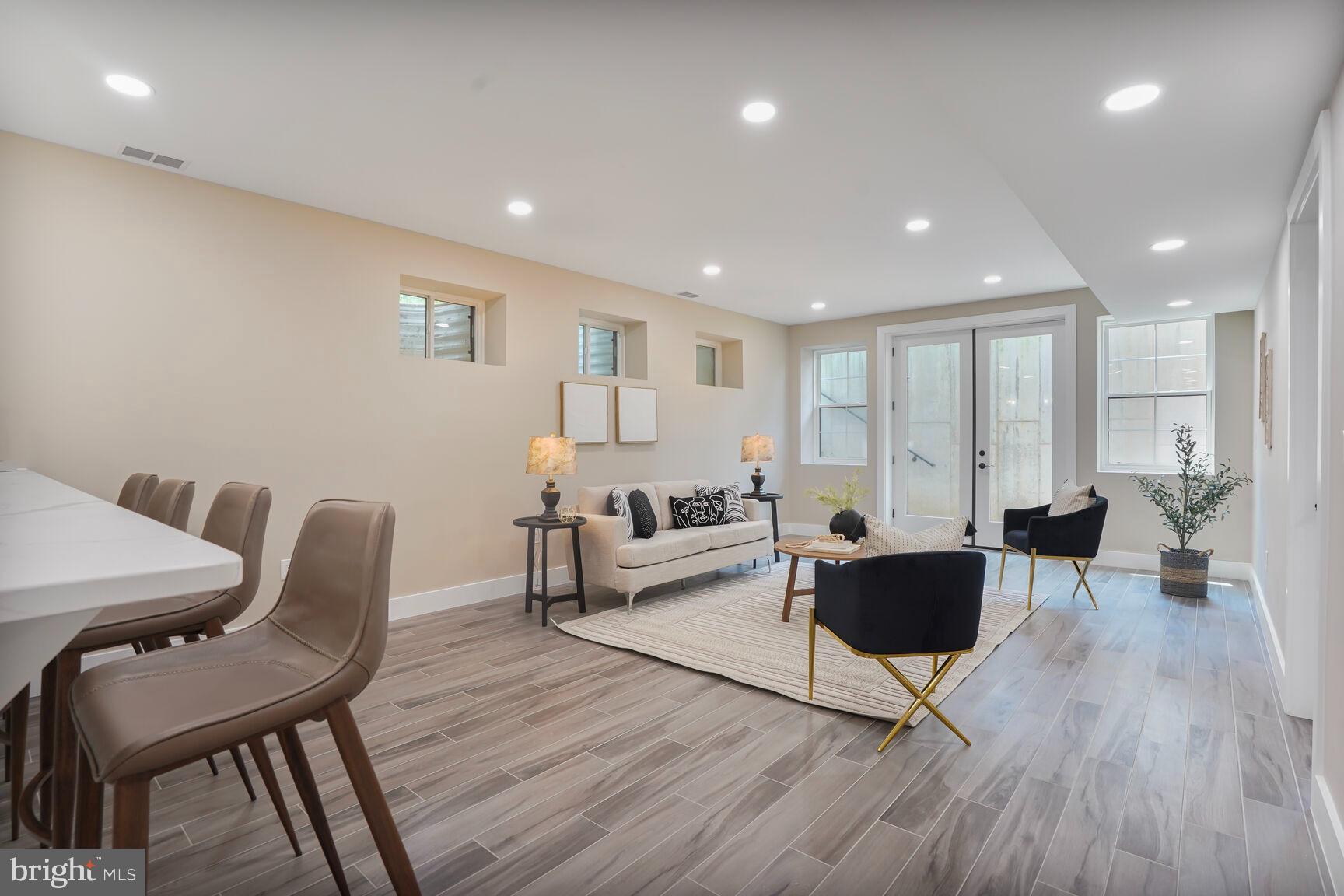 VIENNA WOODS - Residential