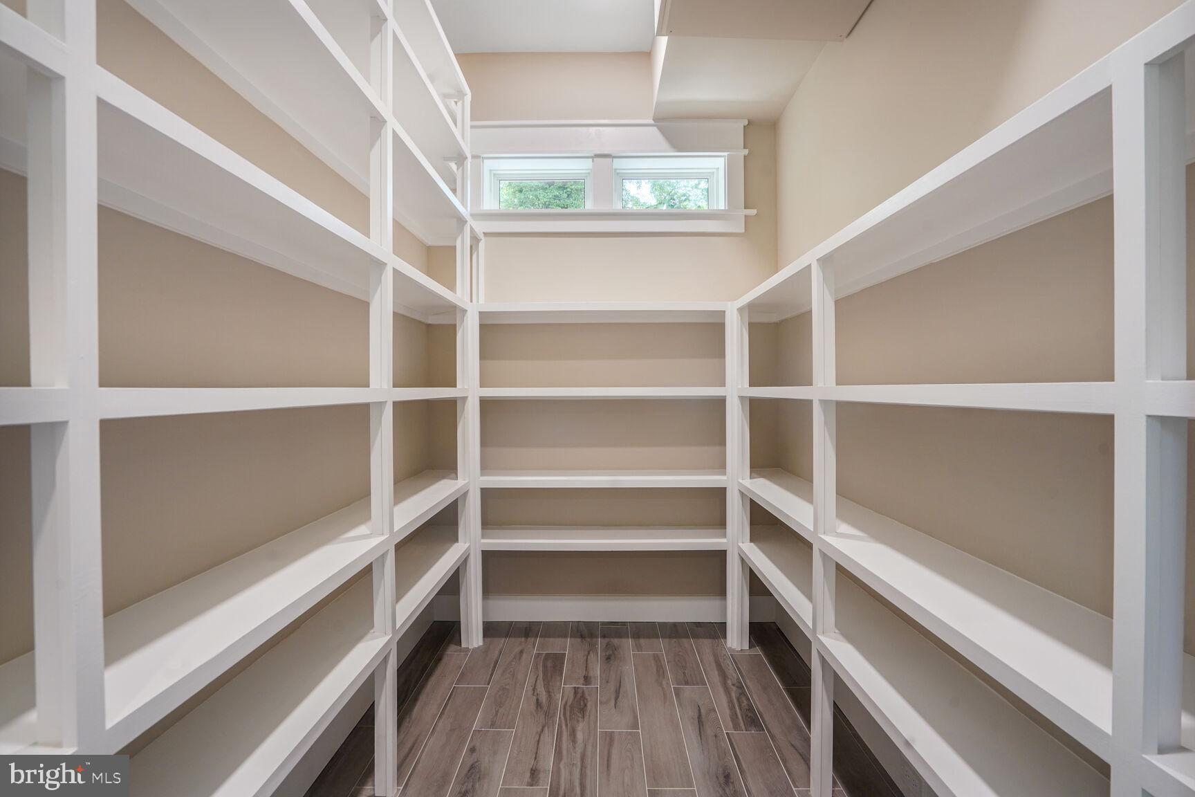 VIENNA WOODS - Residential