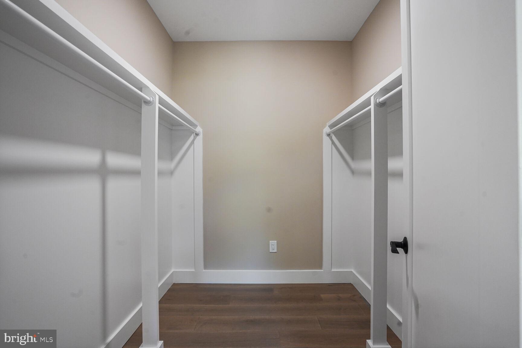 VIENNA WOODS - Residential