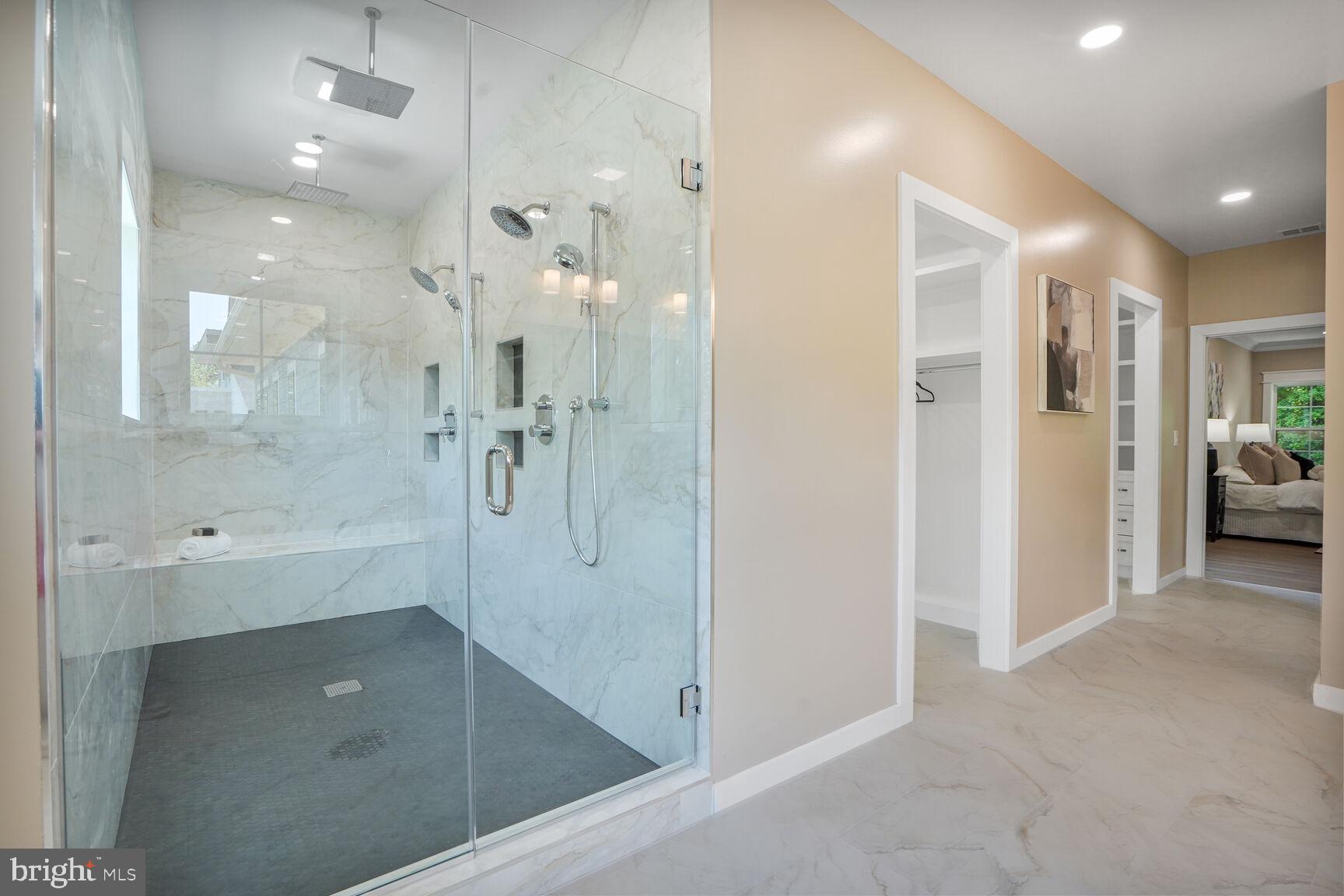 VIENNA WOODS - Residential