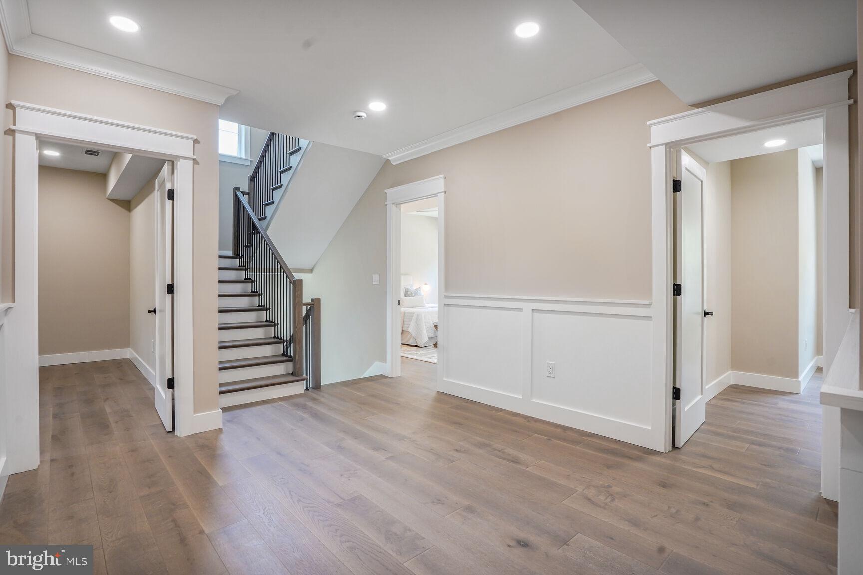 VIENNA WOODS - Residential