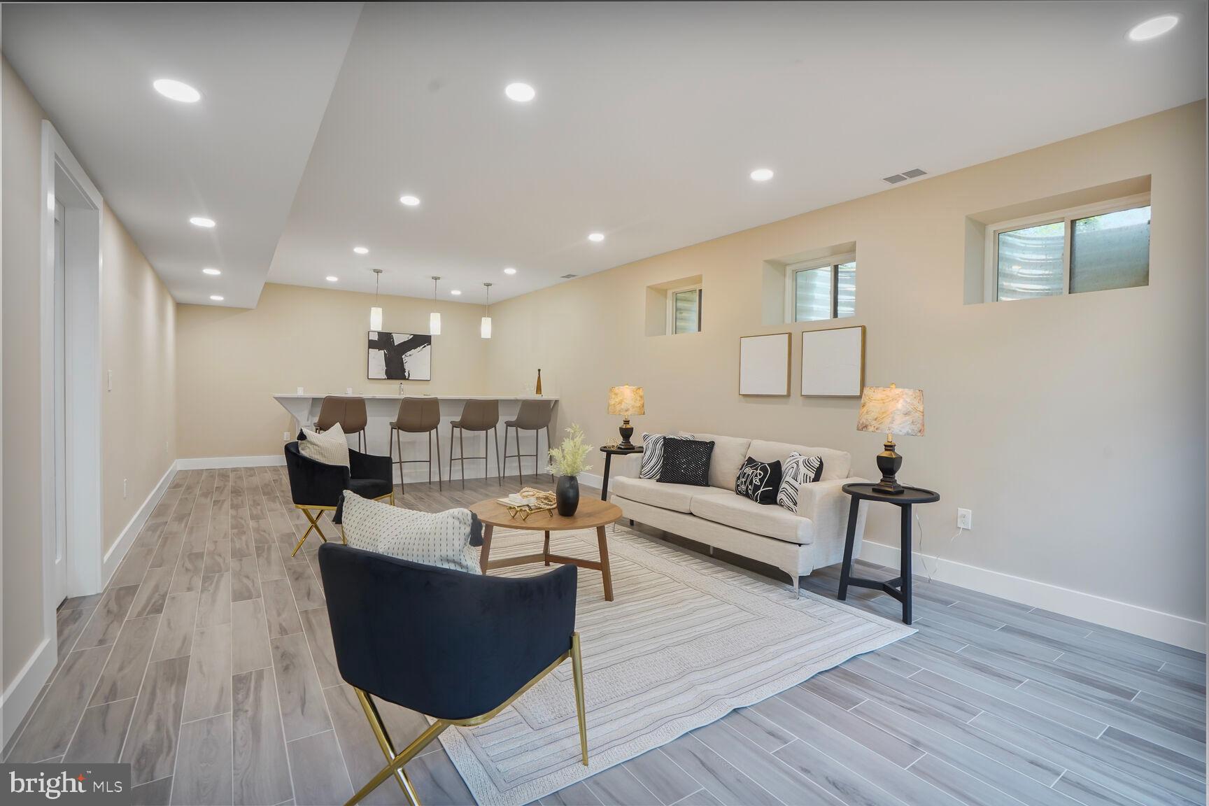 VIENNA WOODS - Residential