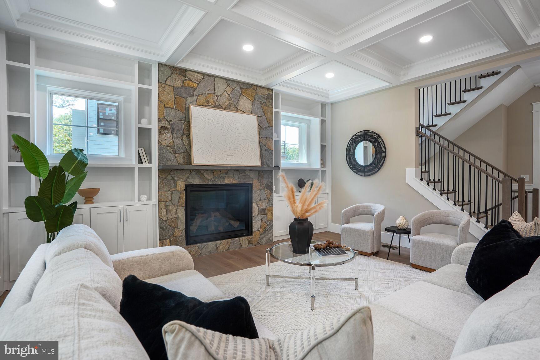 VIENNA WOODS - Residential