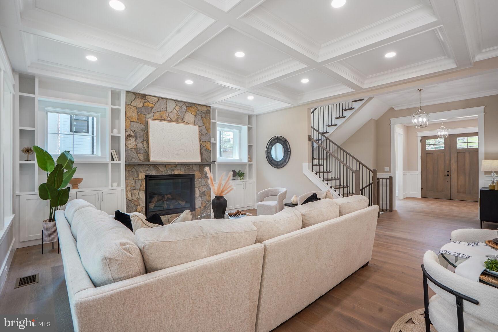 VIENNA WOODS - Residential