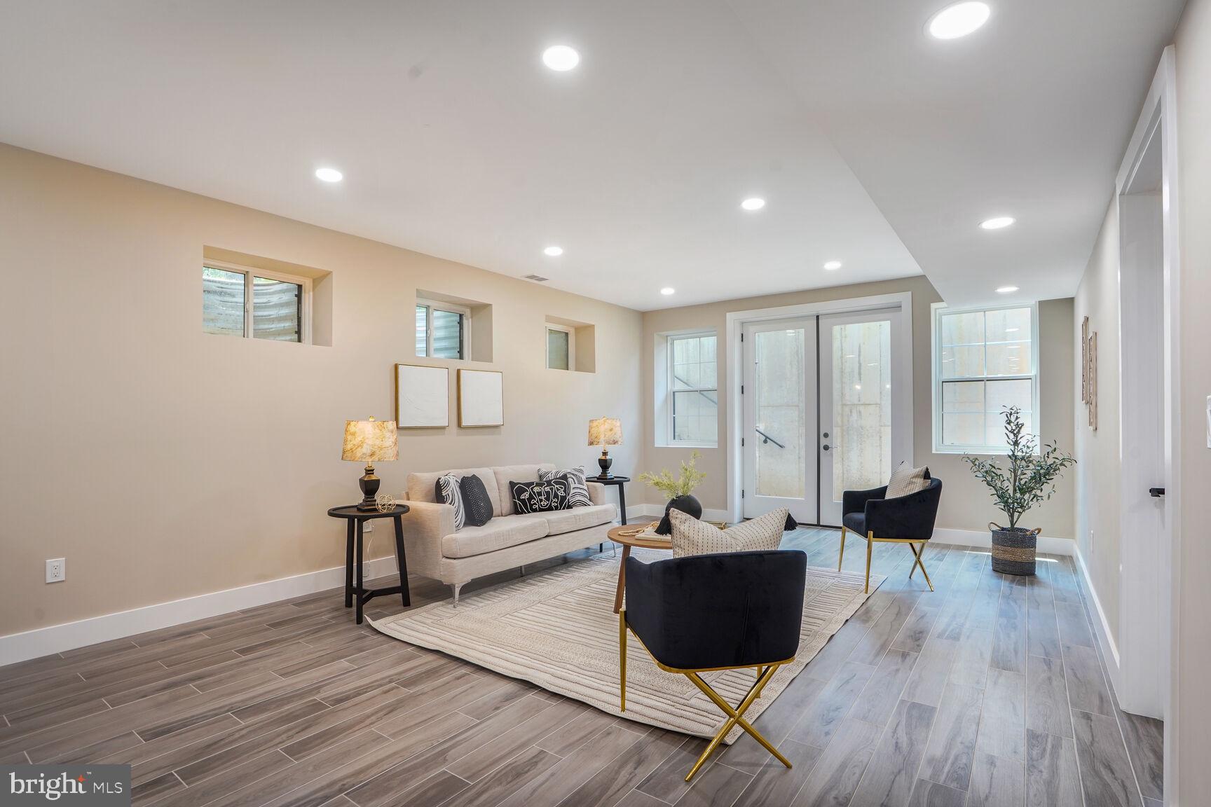 VIENNA WOODS - Residential