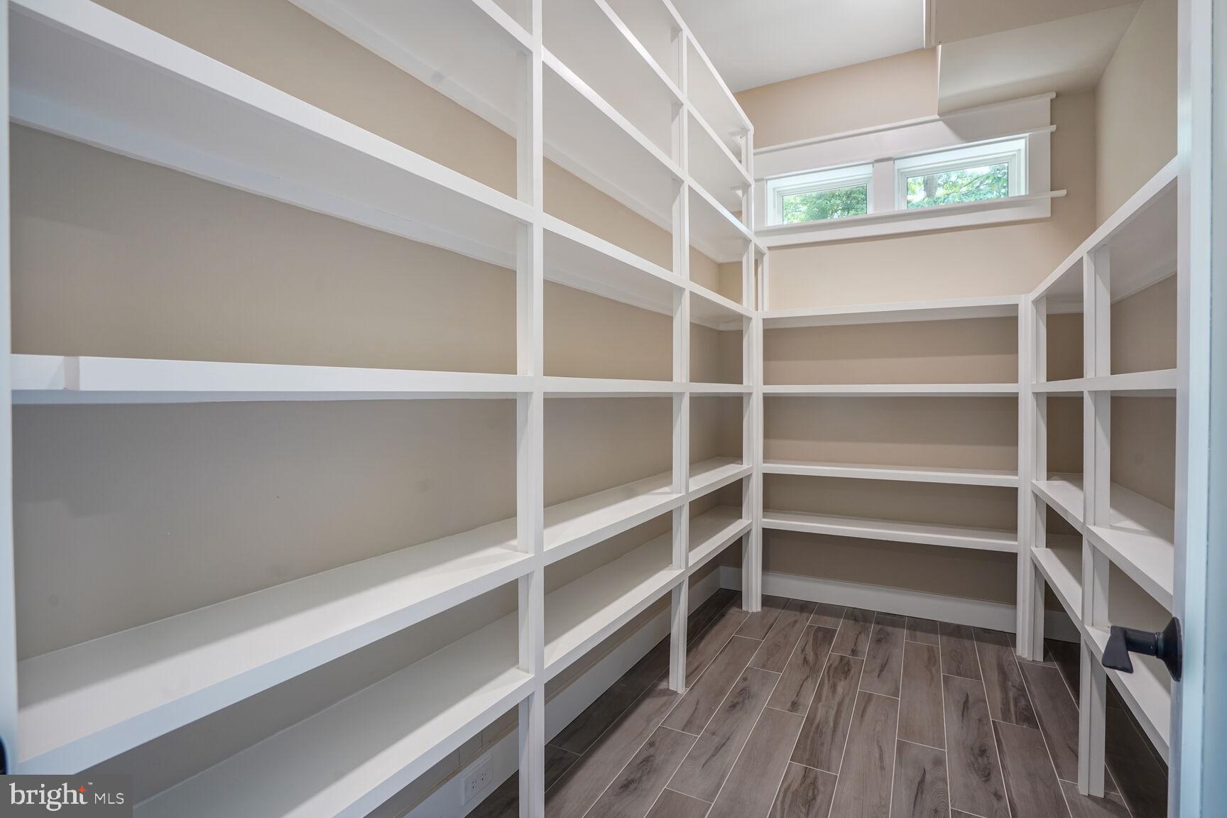 VIENNA WOODS - Residential