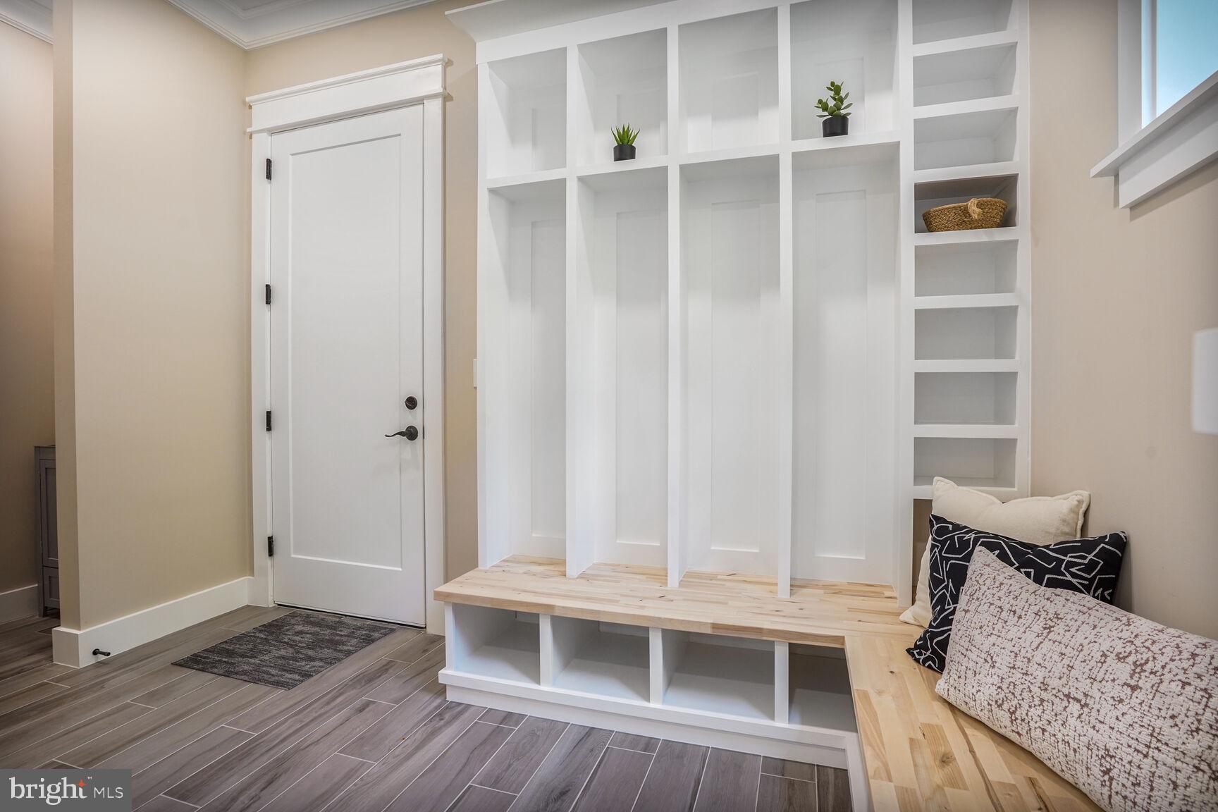 VIENNA WOODS - Residential