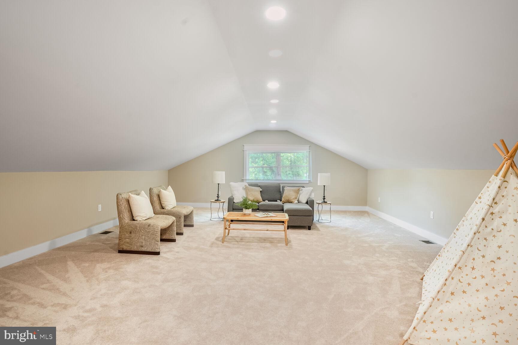 VIENNA WOODS - Residential